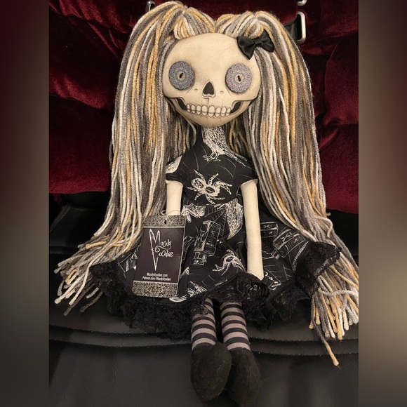 Authentic MoodyVoodies Sugar Skull Doll - Picture 2 of 4